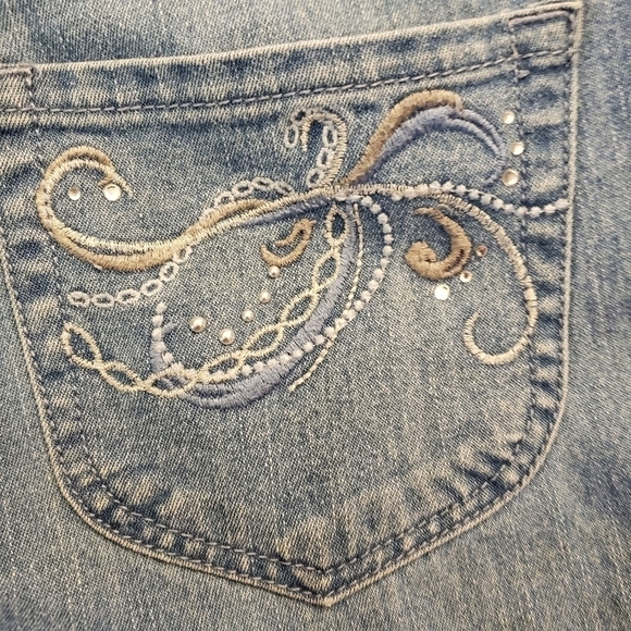 Chico's Midrise Jeans Embellished Pocket Light Wash 0 Reg 30x30.5 EUC - Picture 4 of 12
